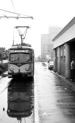 OEG__Tw 104 [2009=4104] GT8; 1974 DUEWAG;+ 2019] am (ehemal.) OEG-Bahnhof 'Kurpfalzbrücke' am  Neckarufer in Mannheim.__1980 oder 1981