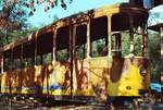 Der Rest eines Stuttgarter Stra�enbahnbeiwagens des Typs B2 war 1983 neben einer Stuttgarter Schule bei der Geroksruhe als Warnung (?) f�r Sch�ler abgestellt.