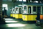 SSB Stuttgart_Straßenbahn-Betriebshöfe__Degerloch. In der Halle ganz hinten, R1500er Bw und verschiedene Leitern.__02-08-1974