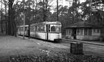 BVB Ost-Berlin__Zug der Linie 83 mit Tw 218 009-4 [TDE,WB Gotha 1962; +1989;lt.'berlin-straba.de'] in Richtung Mahlsdorf an der Haltestelle  Hubertus  in Mahlsdorf-Süd.