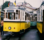 Das Gerlinger Straßenbahnmuseum ist leider auch schon im Zuge des Stadtbahnbaus verschwunden. Das vorherige Bw Gerlingen (SSB) war bis 1985 eine Außenstelle des Bw Feuerbach. In der Mitte etwas versteckt befindet sich TW 340 (Herbrand Serie 300, zuvor Straßenbahn Reutlingen). Wer weiß etwas über den Straßenbahn-TW vorn? (1988)