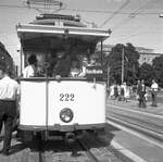 SSB Stuttgart__Das Wetter paßte, der Tw 222 war auf seinen Rundfahrten im Juli 1968 immer gut besetzt zwischen (Schleife Hbf Nordausgang)-Schloßplatz-Stuttgart Berg.__07-1968