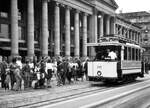 SSB Stuttgart__Den Tw 222 von 1904, zuletzt als Salzwagen 2016 im Dienst, ließen die SSB zum ersten  offiziellen  historischen Fahrzeug herrichten. Von einem möglichen Museum wurde seinerzeit höchstens hinter vorgehaltner Hand gesprochen. Im Juli 1968 fuhr Tw 222 ungefähr die Strecke der ersten Pferdebahn von 1868 vom Schloßplatz über (nein bereits unterm) Charlottenplatz, die Neckarstraße hinunter bis Stuttgart Berg.__07-1968