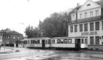 Nürnberg-Fürther Straßenbahn__Tw 920 [MAN/SSW 1940] mit Bw 1259 [MAN 1951] auf Linie 11 bei der Ausfahrt aus der Schleife 'Herrnhütte'.__21-07-1976