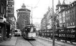 Nürnberg-Fürther Straßenbahn__Tw 209 [T4; MAN/Siemens; 1958] mit Bw auf Linie 6 an der U-Bahn-Baugrube in der Ludwigstr. Dahinter der Spittlertor-Turm.__15-06-1976