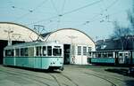 END Straßenbahn Esslingen-Nellingen-Denkendorf_Die aber auch nach Scharnhausen und Neuhausen fuhr.__Tw 12 [ME 1958] fährt aus der Halle in Nellingen.__05-04-1971 