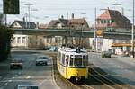 Ein Stuttgarter GT4 Stra�enbahnzug f�hrt stadteinw�rts auf der Oberen Weinsteige den Weg der Linie 6 nach Gerlingen.