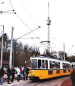 SSB Stuttgart__Letztmalig Linie 15 im Linienverkehr unterm Fernsehturm (dem ersten der Welt von 1956) in der Endschleife 'Ruhbank/Fernsehturm'. GT4 416 verabschiedet sich mit  Bis dann! __08-12-2007