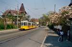 Linie 15 der Stuttgarter Straßenbahn im Frühling! TW 483 und TW 654 bei der Haltestelle Heidehofstraße, 21.04.1985.