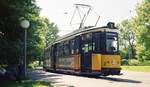 SWU Ulm__GT4 Nr.3 [ME 1963; ex SSB 664; 1986 an SWU] auf Linie 1 an der Endstation Donauhalle.Mit schattigem Ruheplätzchen für den Fahrer.__05-2000