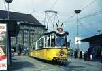 SSB Stuttgart__Einweihung der U Haltestelle Hbf./Arnulf-Klett-Platz. Eröffnungszug mit GT4 724+690 fährt noch oberirdisch zurück zum Betriebshof Heslach/Vogelrain. Hier an der Haltestelle 'Hbf Nordausgang'. 724 glänzt wie neu, keine Spuren von dem schwersten Straßenbahn-Unglück in Stuttgart seit 1946, bei dem 8 Monate zuvor sechs Fahrgäste ums Leben kamen, als 724 bei der Einfahrt in die U-Haltestelle 'Marienplatz' umstürzte.__09-04-1976