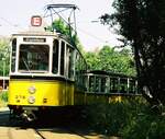 SSB Stuttgart_Vorgezogene Abschiedsfahrt auf der letzten Meterspurlinie (Linie 15) mit historischem Tw 276 und Bw 1241 in der Endschleife Stammheim.__2006