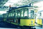 SSB Stuttgart_Straßenbahn-Betriebshöfe__Vogelsang (Vh6)__Arbeiten am Tw 823 [ME 1957] auf Linie 8, der 1974 zum Schienenschleifwagen 2003 umgebaut wurde.__1970
