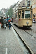Einzelner GT4 der Freiburger Straßenbahn (Linie 2 nach Zähringen) im Zentrum der Stadt, 29.10.1983