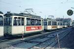 VAG Freiburg___Betriebshof Nord (Komturstraße):längs der Wagenhalle abgestellte Verbands-Tw [Rastatt, 1951-53] Nr. 68 und Nr.63 und weitere.__20-04-1974
