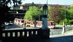 EVAG Erfurt__KT4D in Doppeltraktion auf Linie 6 nach Wiesenh�gel mit f�hrendem Tw 495 [1986 > 2016 Gotha] biegt aus der Bahnhofsunterf�hrung in die Schillerstr.