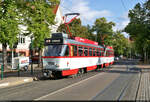 Zum Tag des offenen Denkmals, an dem gleichzeitig 140 Jahre Straßenbahn in Halle (Saale) gefeiert wurden, pendelten drei historische Tram-Garnituren auf einer Sonderlinie zwischen Riebeckplatz und Kröllwitz. Auch zwei Wagen vom Typ Tatra T4D-C, mit Nummer 1156 voran, waren im Einsatz und erreichen hier auf ihrer letzten Fahrt die Haltestelle Zoo Eingang.

🧰 Hallesche Straßenbahnfreunde e.V.
🚋 Sonderlinie 140 Riebeckplatz–Kröllwitz
🕓 11.9.2022 | 16:42 Uhr