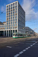 Am 20.12.2024 hat Wagen 1329 der Magdeburger Verkehrsbetriebe gerade die Haltestelle Alter Markt verlassen.