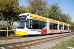Straßenbahn Mainz / Mainzelbahn: Stadler Rail Variobahn der MVG Mainz - Wagen 223, aufgenommen im Oktober 2018 bei der Bergfahrt zwischen Mainz-Lerchenberg und Mainz-Marienborn.