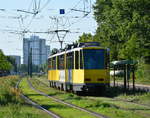 Nachschuss auf 2 Tatrawagen in Berlin Marzahn an der Haltestelle Landsberger Allee/Rhinstraße als M17 nach Falkenberg.