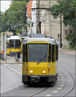 Eine Tatra KT4D Straßenbahn -

... auf der Linie 68 in der Lindenstraße kurz vor der Dammbrücke in Berlin-Köpenick.

18.08.2010 (M)

