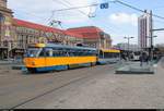 Tatra T4D-M, Wagen 2126, mit Beiwagen NB4 der Leipziger Verkehrsbetriebe (LVB) als Linie 3 von Taucha, An der Bürgerruhe, nach Leipzig-Knautkleeberg verlässt die Haltestelle Hauptbahnhof.