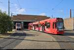 Tatra T4D-C, Wagen 1176, und Duewag/Siemens MGT6D, Wagen 608 mit Eigenwerbung für die SCHOOL Card, der Halleschen Verkehrs-AG (HAVAG) stehen anlässlich des Tags der offenen Tore im HAVAG