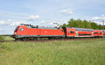 RE1 des Hanse-Express mit der 182 012-5 in Front, kurz vor der Einfahrt am Bahnhof Büchen.