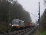 HECTORAIL 242.532  LIGHTYEAR  mit einem Containerzug bei Durchfahrt durch Friedrichsruh; 11.12.2020
