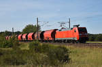 DB Cargo mit der 152 065-9 unterwegs mit Tanoos 31 80 Schüttgutwagen in Richtung Hagenower Land.