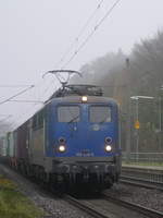 EGP 140 838 mit einem Containerzug in Richtung Hamburg bei Durchfahrt durch Friedrichsruh; 11.12.2020  