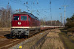 Am 08.02.2023 kam die WFL 131 012 (231 012) mit einem Betonschwellenzug aus Möllenhagen, durch den Bahnhof von Bützow gefahren.