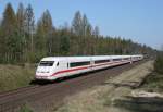 808 042 als ICE 587 (Hamburg-Altona–Mnchen Hbf) am 15.04.2015 zwischen Unterl und Eschede