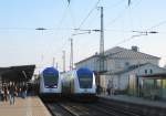 Links steht ME 80960 Uelzen - Hamburg Hbf der heute ausnahmsweise auf Gl. 2 statt Gl. 3 hlt und rechts der ME 80955 Hamburg Hbf - Uelzen. Aufgenommen am 18.04.09 in Lneburg.