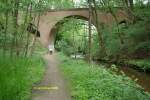 Esteviadukt (Sdansicht) der ehemaligen KBS 217c von Buchholz in der Nordheide nach Bremervrde. Diese Brcke liegt in dem schon 1968 stillgelegten Streckeabschnitt Buchholz(Nordheide)-Hollenstedt.