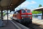 Am 29.05.21 zogen 218 830-8 (DB) und 218 381-2 (RP) IC 2215 aus Westerland nach Itzehoe.