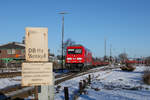 245 021 fährt am 14.02.2026 mit einem Autozug in Niebüll ein.