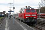 IC2215 Westerland-Köln im Bahnhof Niebüll, 31.10.2025. Lok: 218 379-6