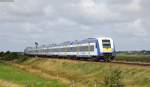 NOB81717 (Westerland(Sylt)-Hamburg Altona) mit Schublok DE 2000 01 bei Morsum 7.8.12