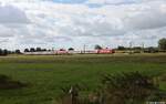 Am 6. September 2026 sollte es in Schleswig-Holstein eigentlich sonnig werden und somit dann auch an der J�tlandlinie, allerdings wurde man mal wieder negativ �berrascht. Immerhin kam f�r die ELOC/Sn�llt�get 193 423, die ihren ST 306 nach Stockholm brachte bei J�bek die Sonne heraus und man hatte zumindest Streiflicht. 