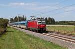 Ganz nett ist die Komposition aus den tschechischen Railjet Wagen und der d�nischen Vectron auf der J�tlandlinie. Am 7. September 2026 konnte ich bei Schuby eine solche Komposition auf dem RJ 383 nach Praha hl.n. bildlich festhalten, bespannt war der Zug bis Hamburg mit der DSB EB 3212. 