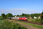 RP 218 402-6 zieht IC 2414 von Hamburg nach Fehmarn-Burg und dieselt hier gerade am Morgen durch den Betriebsbahnhof Ratekau auf der Vogelfluglinie.
