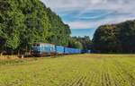 225 802 ist mit Eanos Wagen zwischen Alt Schwerin und Karow(Meckl) unterwegs. 10.10.2021