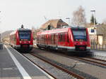 Zugkreuzung in Reuterstadt Stavenhagen am 17.Februar 2019.623 520,mit dem RE Bützow-Pasewalk,kreuzte mit dem Gegenzug,gefahren vom 623 027.