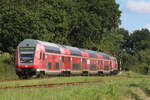 218 418 schiebt ihren Hanseexpress als RE2 Verstärker durch den Bahnhof von Grieben im Westen Mecklenburgs.