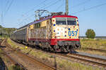 Der Smartrail UEX 1879 vom Ostseebad Binz nach Lörrach. Aufgenommen am 16.07.2022 in Lietzow. Ich stand am Bahnsteiganfang.