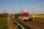 Im schönen Morgenlicht des 09.05.2023 rollte die NREC 132 426 ( 232 426 ) mit einem Getreidezug nach Mukran, durch Zirkow Hof.