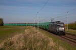 Akiem 186 373 für CD Cargo mit Getreide nach Mukran am 10.05.2023 in Zirkow Hof.