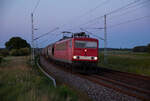 21:45 Uhr: Die LDK 155 060 rollte am Abend des 05.06.2023 mit einem leeren Getreidezug von Mukran, durch Zirkow Hof.