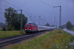 Um 20.50 Uhr am 31.07.2023 rollte die MEG 143 310 mit einer langen Leine Bimz Wagen nach Mukran, durch Teschenhagen.